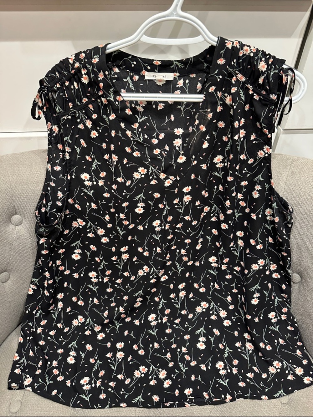 Pleione Black Floral V-Neck Sleeveless Camisole